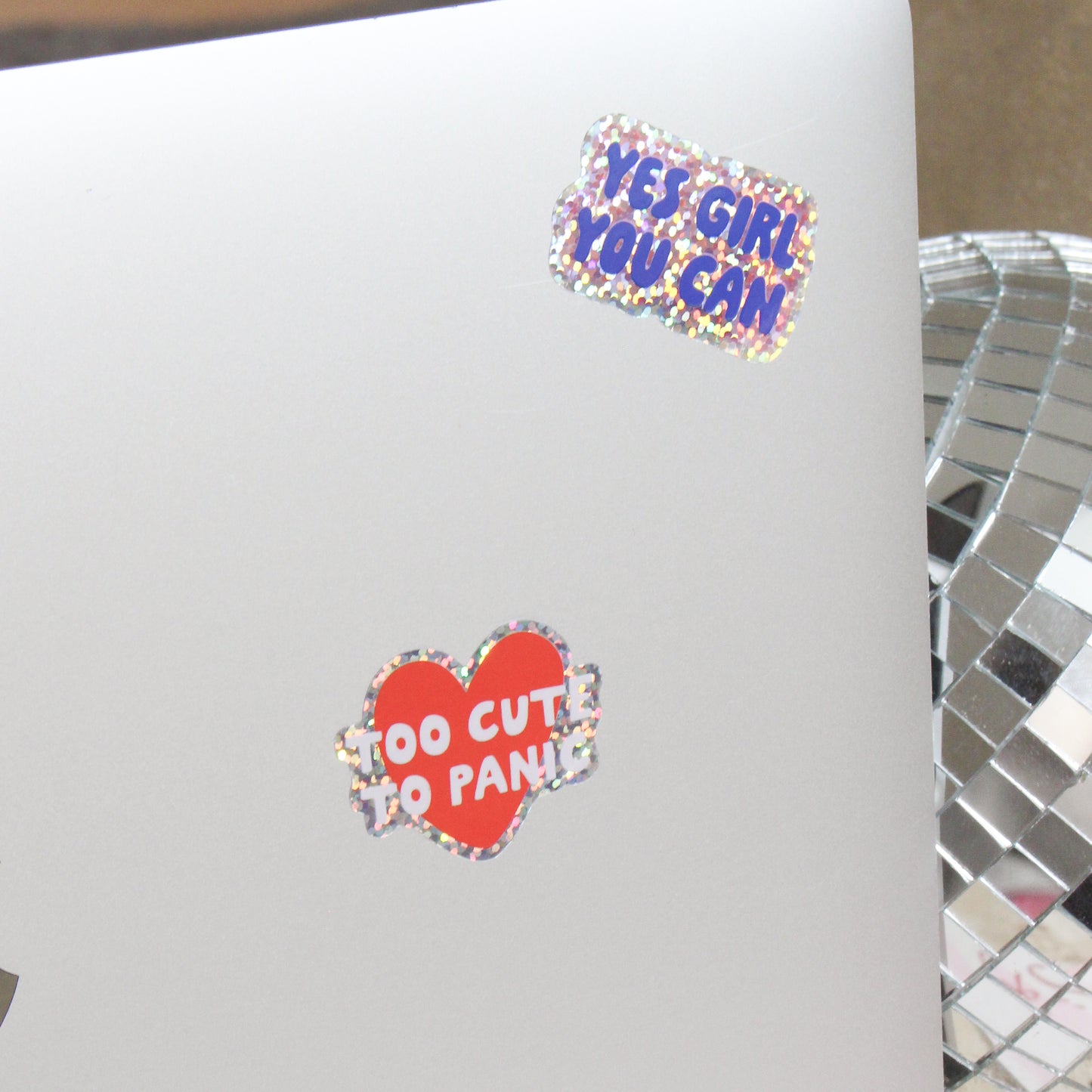 Glitzer Sticker 'Too cute to panic'