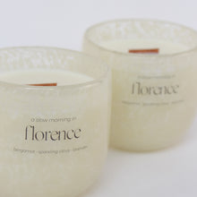 Lade das Bild in den Galerie-Viewer, Scented Candle &#39;Florence&#39;
