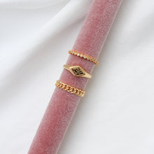 Lade das Bild in den Galerie-Viewer, Ring Lullaby
