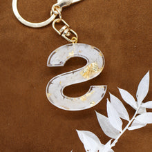Lade das Bild in den Galerie-Viewer, Resin Keychain Letter &#39;S&#39;, Beige
