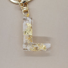 Lade das Bild in den Galerie-Viewer, Resin Keychain Letter &#39;L&#39;, Beige
