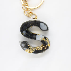 Resin Keychain Letter 'S', Schwarz Weiß