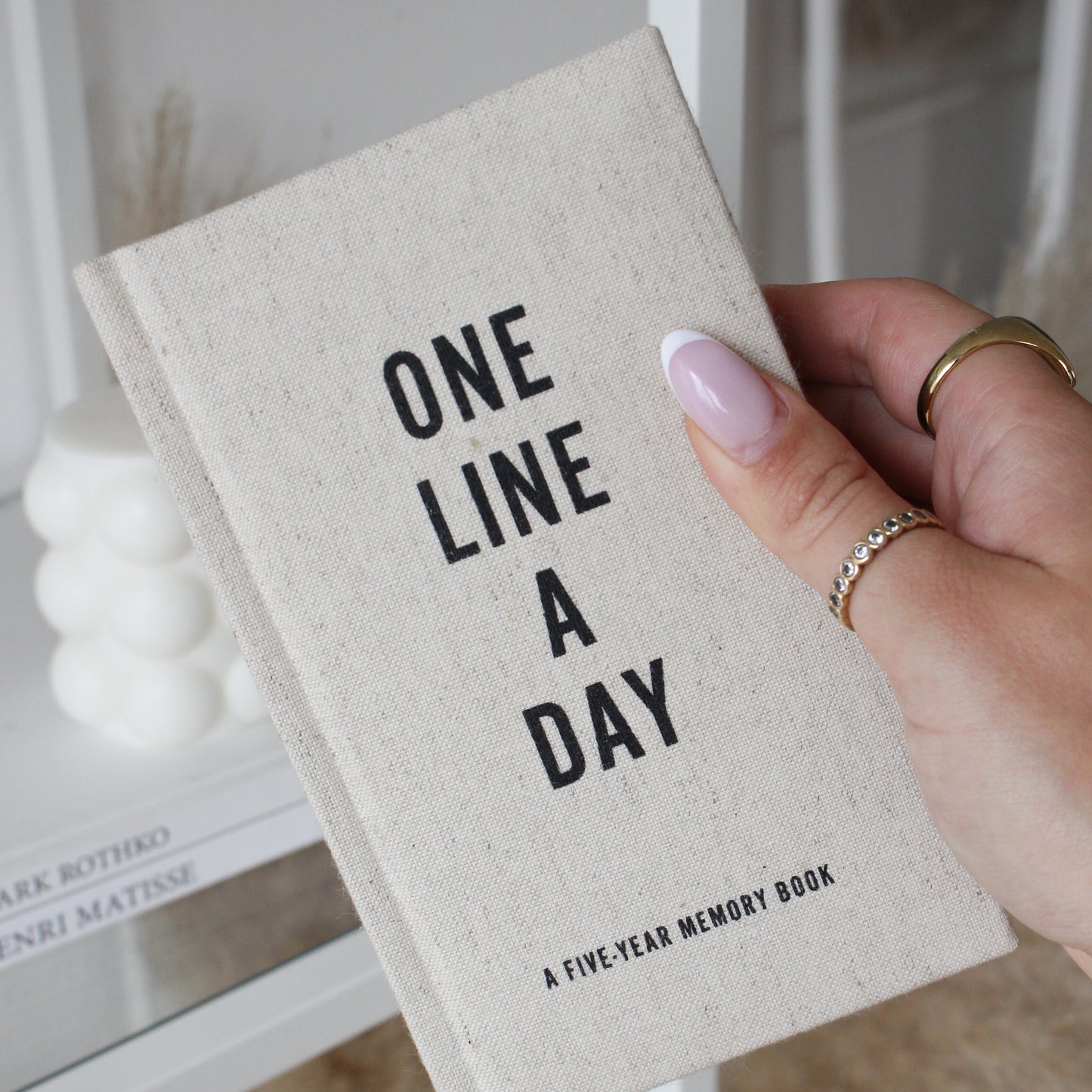 Coffee Table Book 'One Line A Day'