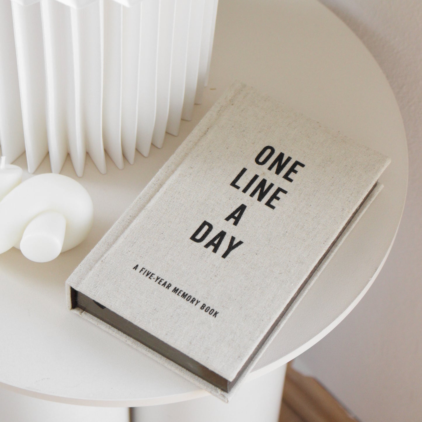 Coffee Table Book 'One Line A Day'