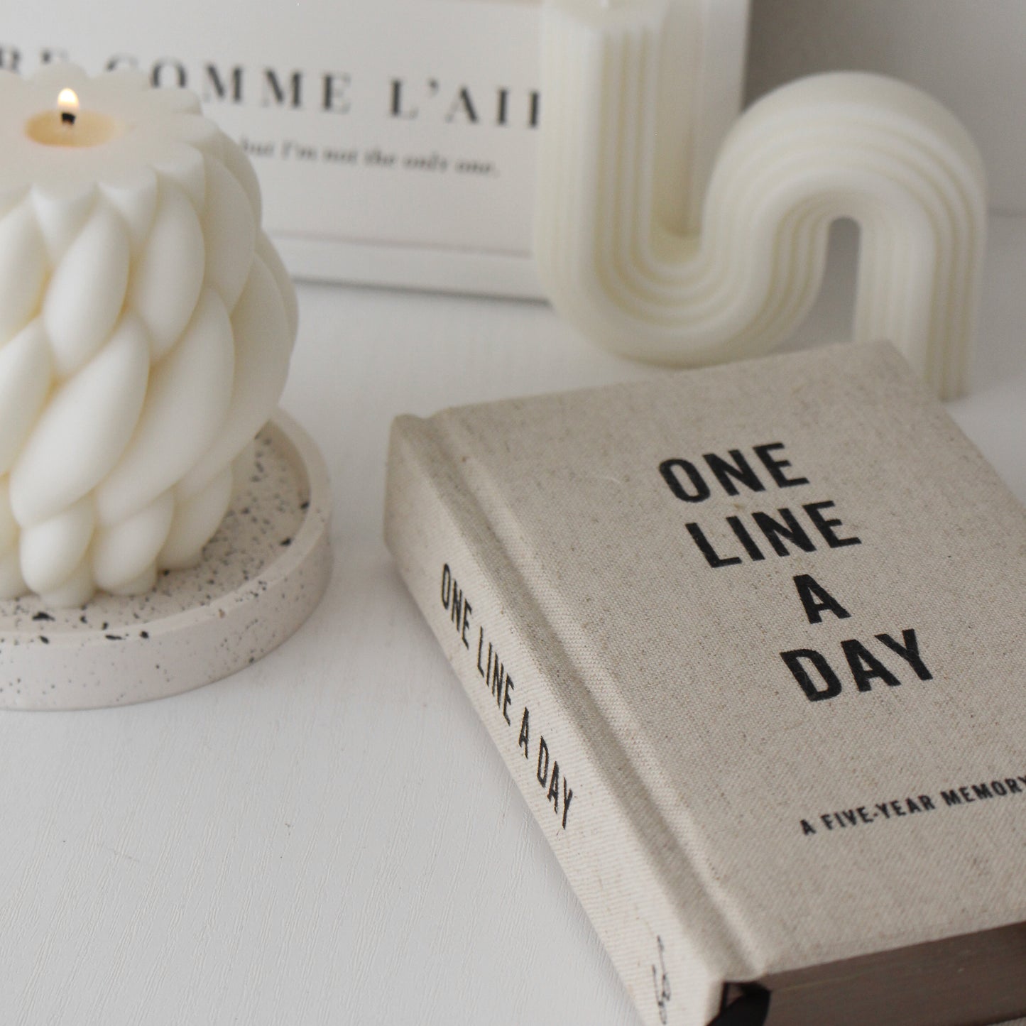 Coffee Table Book 'One Line A Day'