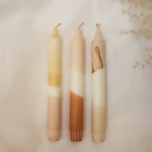 Lade das Bild in den Galerie-Viewer, Handmade Dip Dye Kerze, beige
