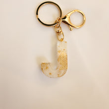 Lade das Bild in den Galerie-Viewer, Resin Keychain Letter &#39;J&#39;, Weiß
